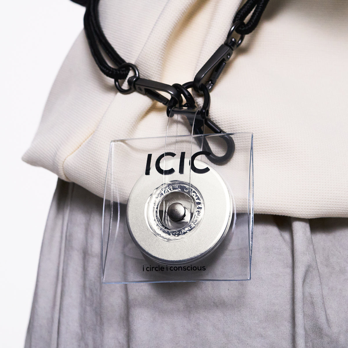 accessory_portable_pouch_silver_3